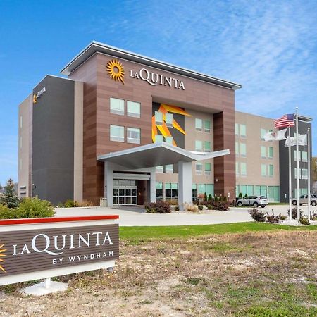 La Quinta Inn & Suites By Wyndham Shorewood Экстерьер фото