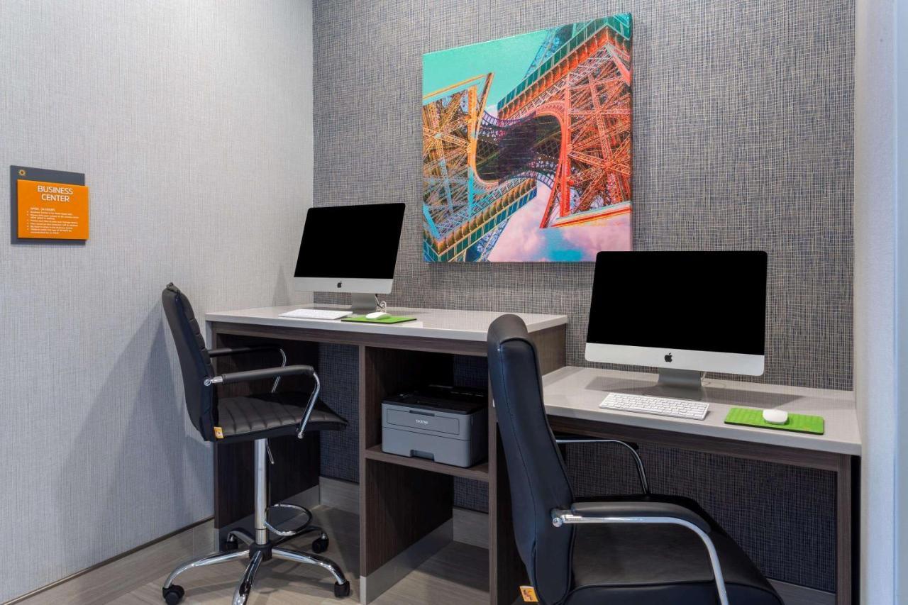 La Quinta Inn & Suites By Wyndham Shorewood Экстерьер фото
